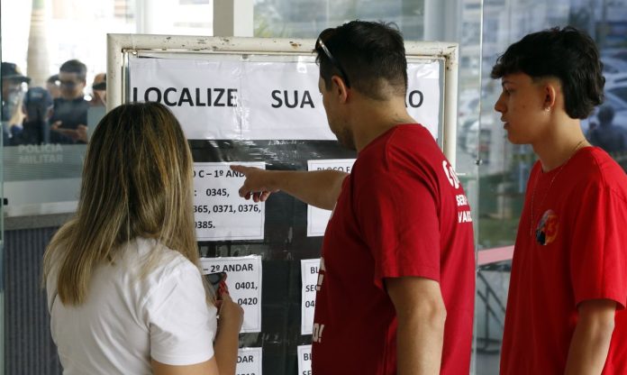 2o-turno-130-mil-eleitores-de-22-estados-votarao-em-local-diferente-1792443614