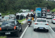 Acidente com caminhão em Cabo de Santo Agostinho gera apreensão da carga saqueada