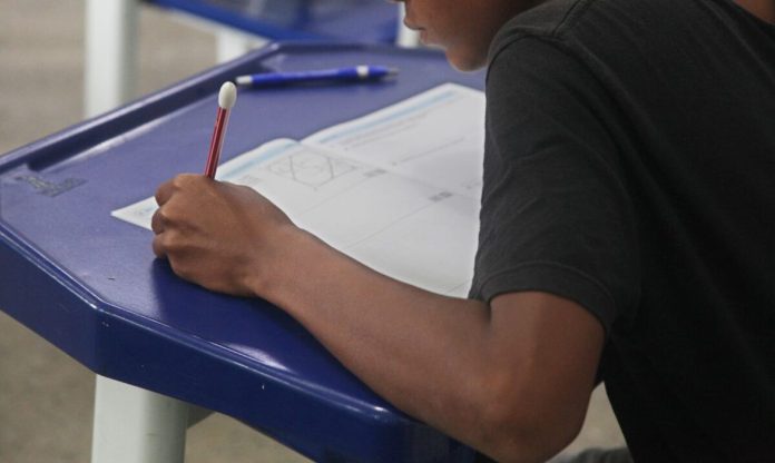 alunos-e-professores-participam-hoje-de-olimpiada-de-matematica-1792242006