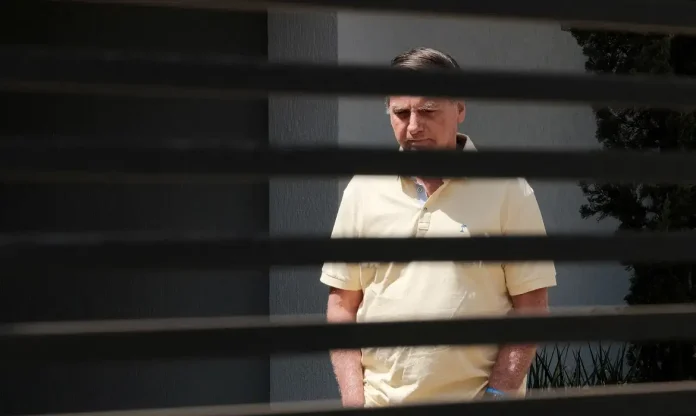 bolsonaro-pede-liberacao-de-visitas-de-flavio-na-prisao-domiciliar-1791251985