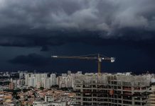 Campanha de Flávio pede votação até 19h por chuvas em alguns estados