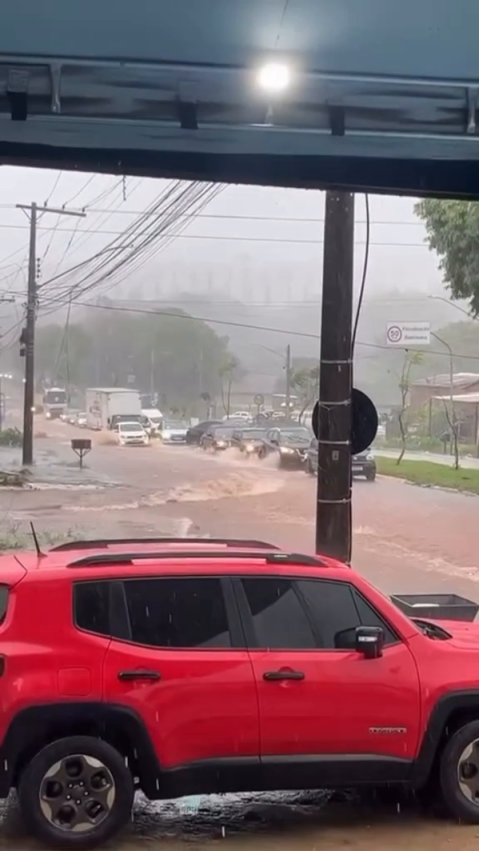 chuva-intensa-no-conjunto-vera-cruz-2-altera-circulacao-e-preocupa-moradores-1791315722
