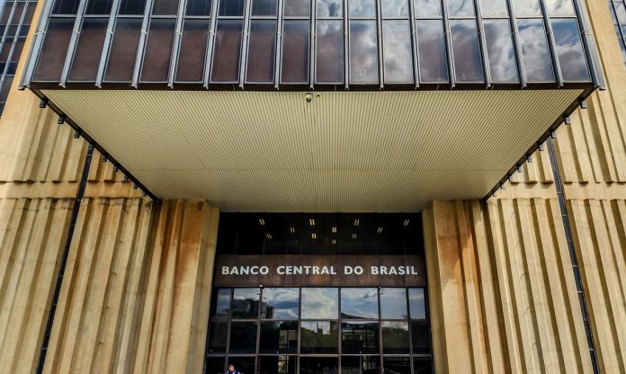 cmn-e-bc-atualizam-regras-de-seguranca-e-transparencia-do-open-finance-1792713605