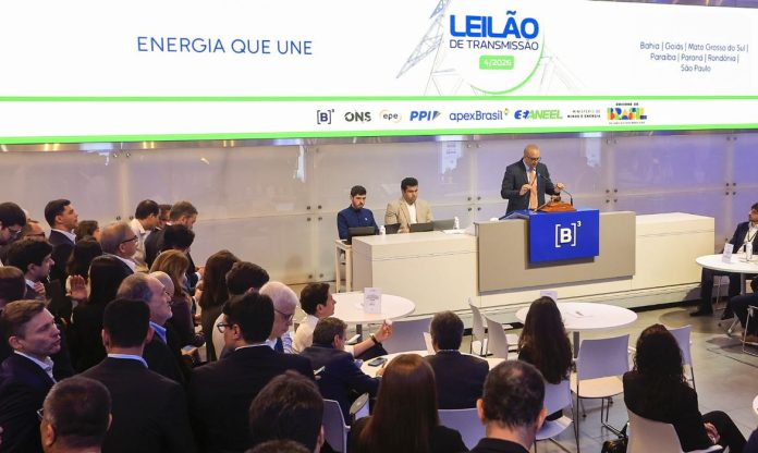 com-muita-disputa-aneel-leiloou-oito-lotes-de-transmissao-de-energia-1793379606