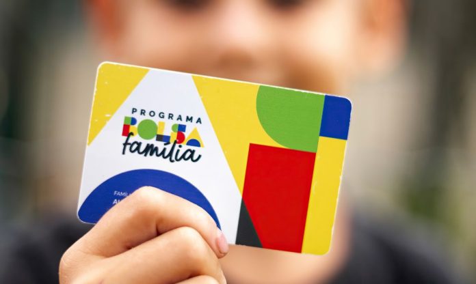 cortes-em-auxilios-sociais-podem-gerar-retracao-em-cidades-do-interior-1792270806