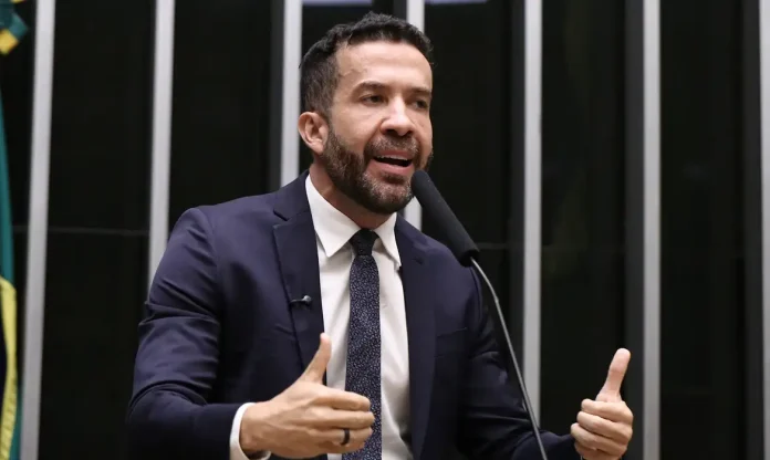 deputado-andre-janones-e-internado-com-arritmia-em-sao-paulo-1792425605