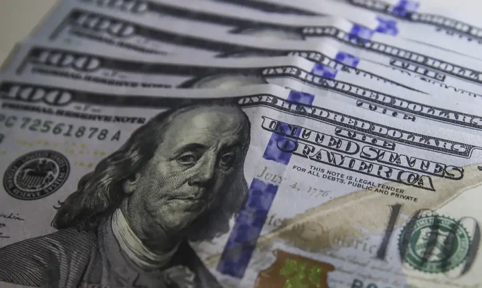 dolar-cai-para-r-501-com-exterior-e-expectativa-eleitoral-no-brasil-1792537207