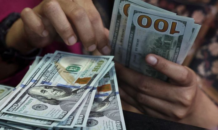 dolar-cai-quase-1-e-ibovespa-recua-apos-tombo-eleitoral-1793138408