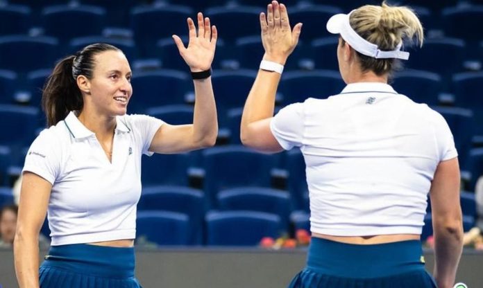 dupla-de-stefani-bate-campeas-olimpicas-e-avanca-a-semi-em-pequim-1791489610