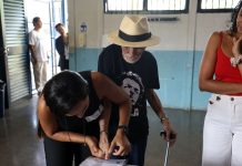 Eleitores de todas as idades vão às urnas pelo futuro do país