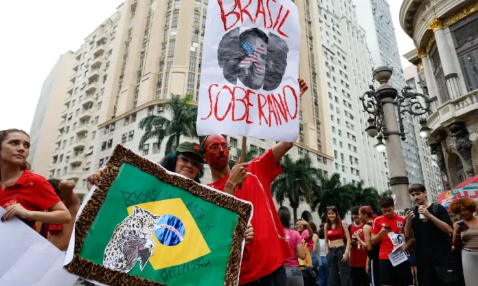 estudantes-fazem-ato-no-rio-de-janeiro-em-defesa-de-voto-em-lula-1791417604