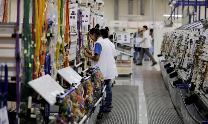 faturamento-da-industria-cai-35-em-agosto-informa-cni-1791414011