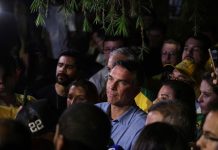 Flávio Bolsonaro impõe condições para liberar sigilos
