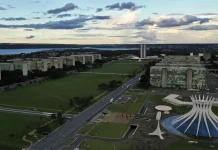 Flávio propõe retomada de privatizações; Lula quer fortalecer empresas