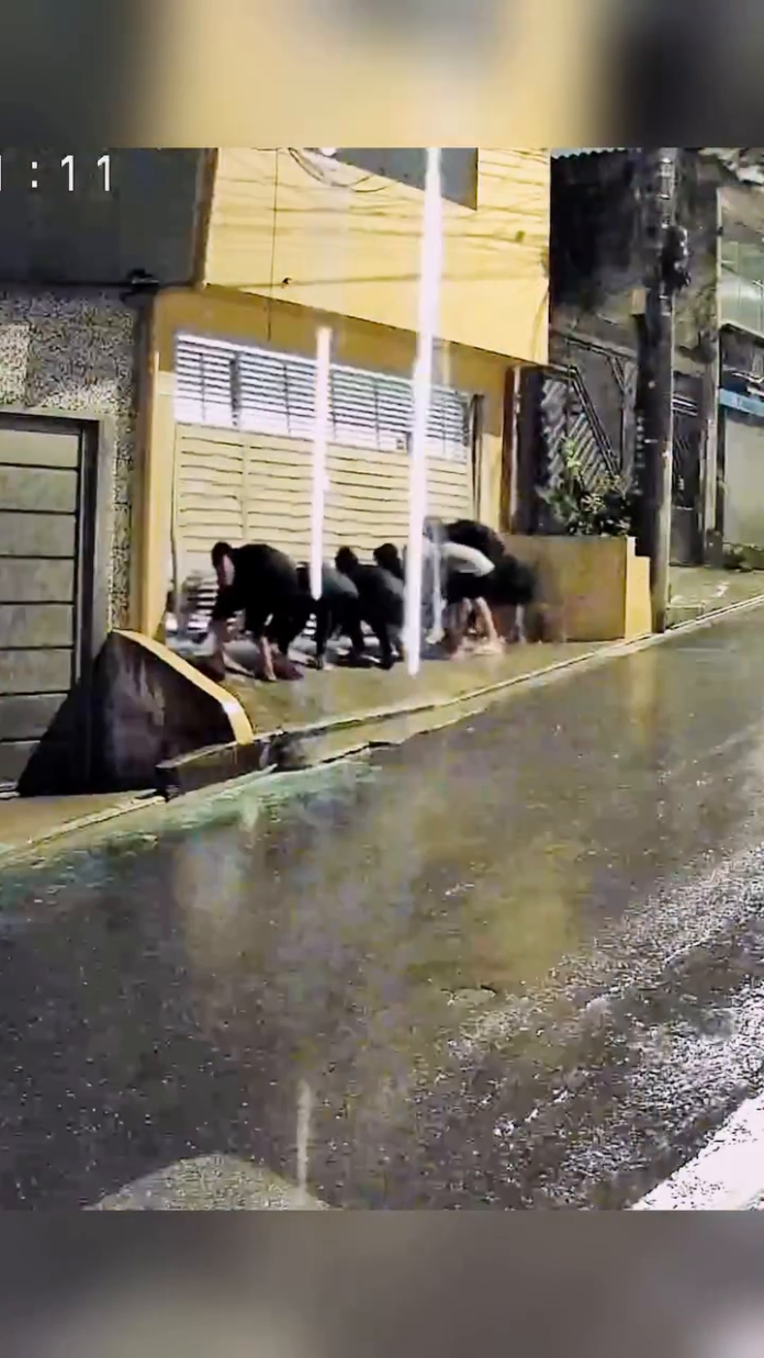 furto-de-moto-em-maua-durante-forte-chuva-na-rua-manoel-alves-ferreira-1792185858