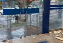 Granizo em Arapongas causa danos e afeta agência da Caixa Econômica