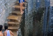 Homem pula de grande altura com criança nos braços e gera revolta online