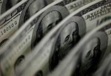 Ibovespa cai 2,68%, e dólar fecha em leve baixa a R$ 5,34