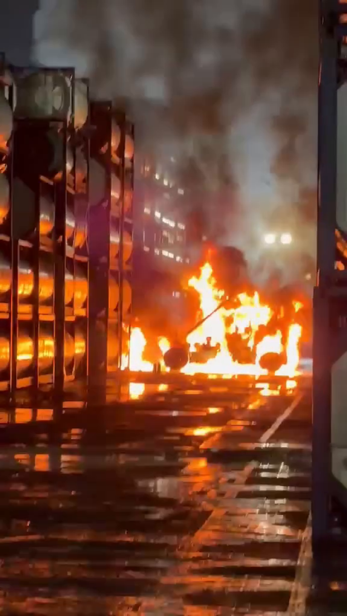 incendio-de-grandes-proporcoes-atinge-depotce-em-cubatao-e-mobiliza-equipes-de-emergencia-1791283339