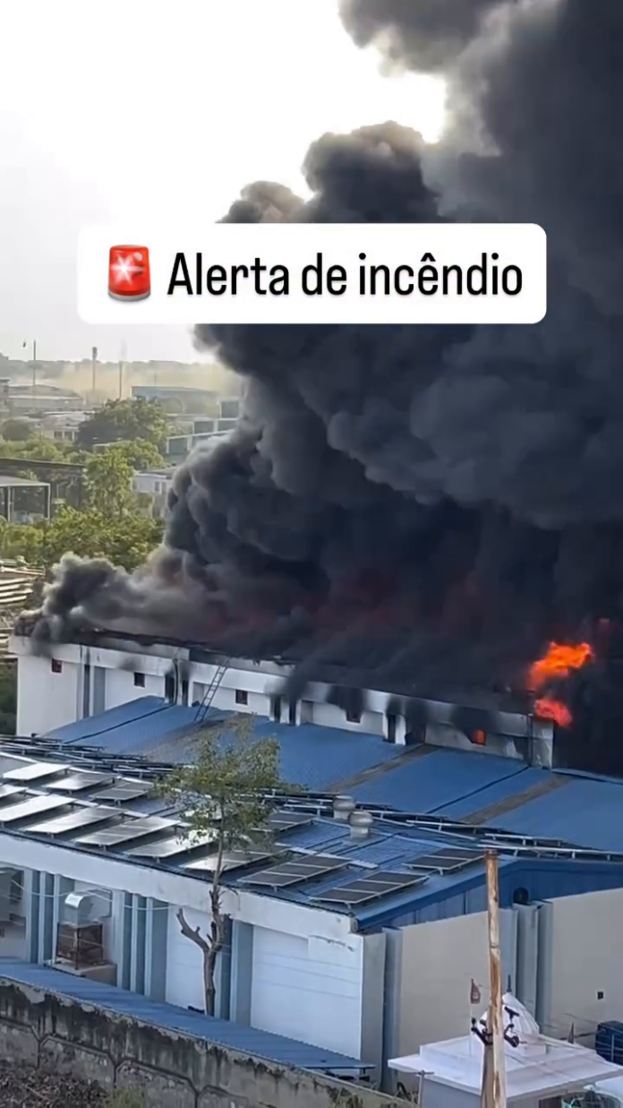 incendio-destroi-fabrica-na-zona-industrial-de-ahmedabad-india-1793293501