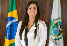 Justiça proíbe deputada de incentivar demissão de opositores