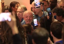Lula agradece votos e diz que teve de vencer intromissão vinda de fora