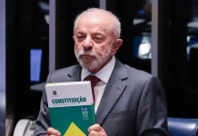 Lula faz campanha em MG e celebra fim da jornada 6×1