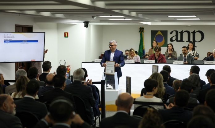maior-leilao-do-pre-sal-termina-com-sete-dos-13-blocos-arrematados-1791392407