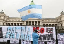 Milei lança plano para demitir 21 mil servidores na Argentina