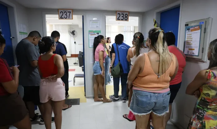 moradores-da-mare-se-mobilizam-para-divulgar-locais-de-votacao-1792447207