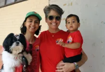 Pais levam filhos a seções eleitorais para ensinar democracia