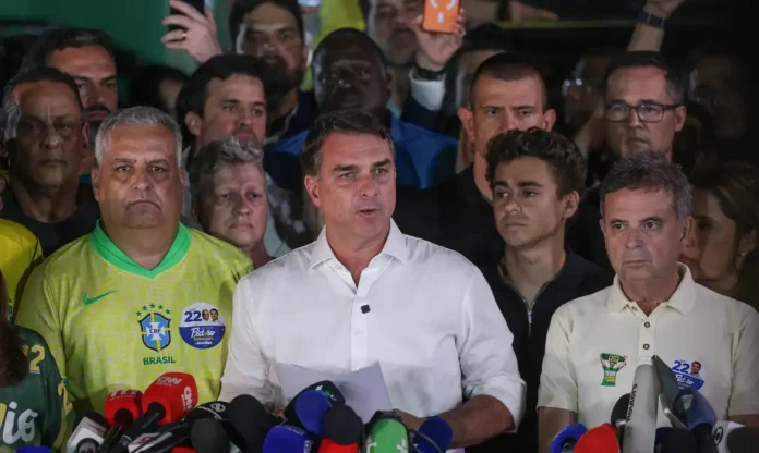 pf-investiga-circunstancias-da-fuga-de-flavio-bolsonaro-do-brasil-1793217604