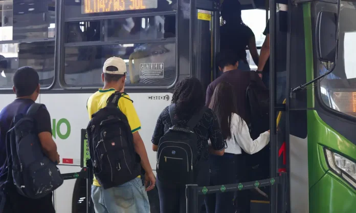 prefeituras-e-estados-devem-garantir-transporte-gratuito-no-2-turno-1792695609
