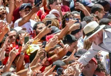 Presidente do TSE liga para Lula para parabenizar reeleição