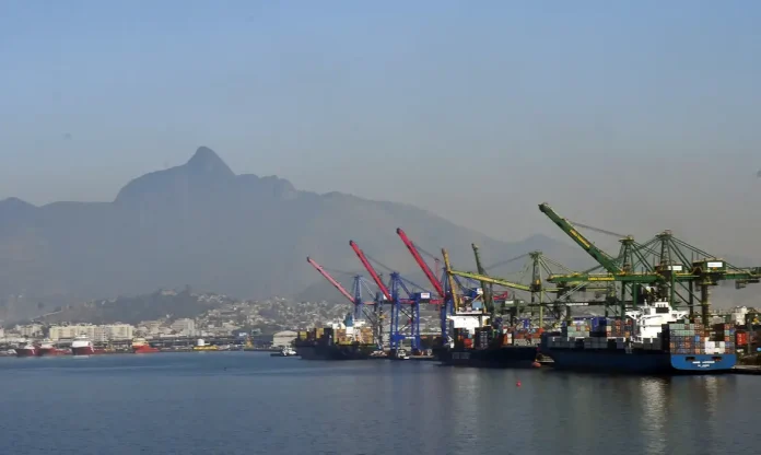 previsao-de-superavit-comercial-de-2026-cai-para-us-844-bilhoes-1791331208