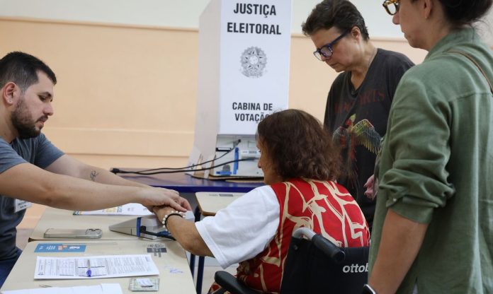 primeiro-turno-contou-com-43-mais-eleitores-de-ao-menos-70-anos-1792710004
