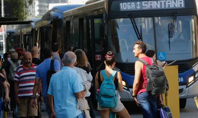 pt-notifica-tre-sp-por-falta-de-onibus-na-cidade-neste-domingo-1792958411