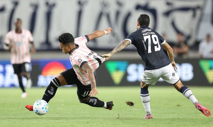 remo-volta-a-vencer-apos-12-jogos-e-complica-botafogo-no-brasileirao-1793268006