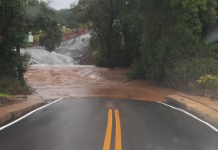 Rio Lontra transborda e interdita estrada de acesso à Linha Correia