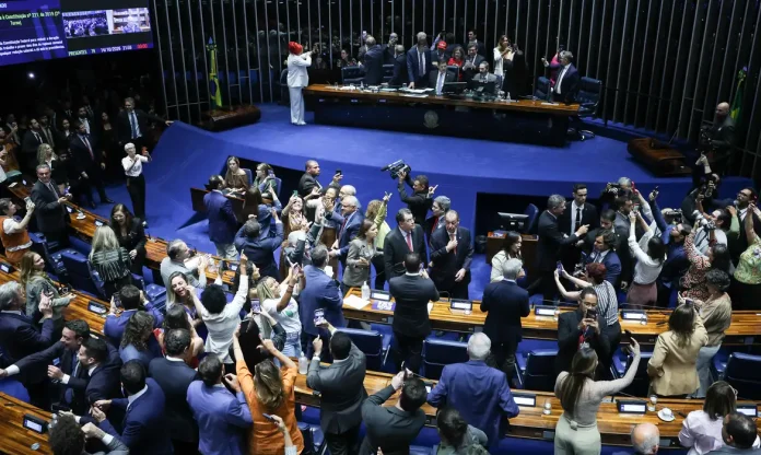 senado-aprova-fim-da-escala-6x1-e-reducao-da-jornada-de-trabalho-1792029611