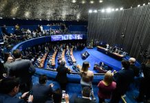 Senado vota PEC pelo fim da escala 6×1