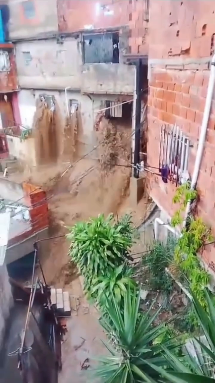tempestade-em-caracas-destroi-residencia-no-bairro-el-amparo-em-catia-1793273648