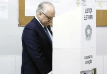 Vontade das urnas precisa ser respeitada, afirma Fachin após votar