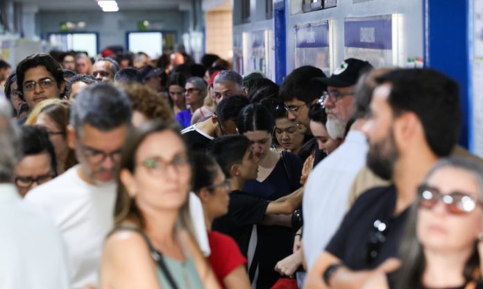 votacao-eleitores-podem-usar-itens-que-expressem-preferencia-politica-1792879204